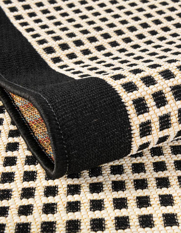 Detail image of  7' 10 x 7' 10  Washable Border Indoor / Outdoor Square Rug