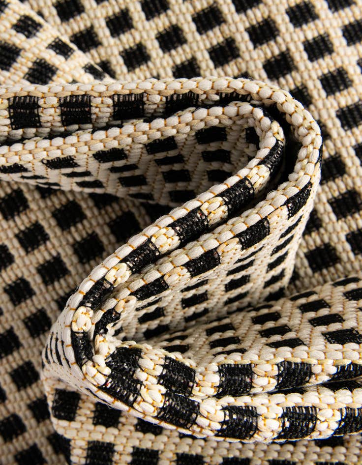 Detail image of  7' 10 x 7' 10  Washable Border Indoor / Outdoor Square Rug