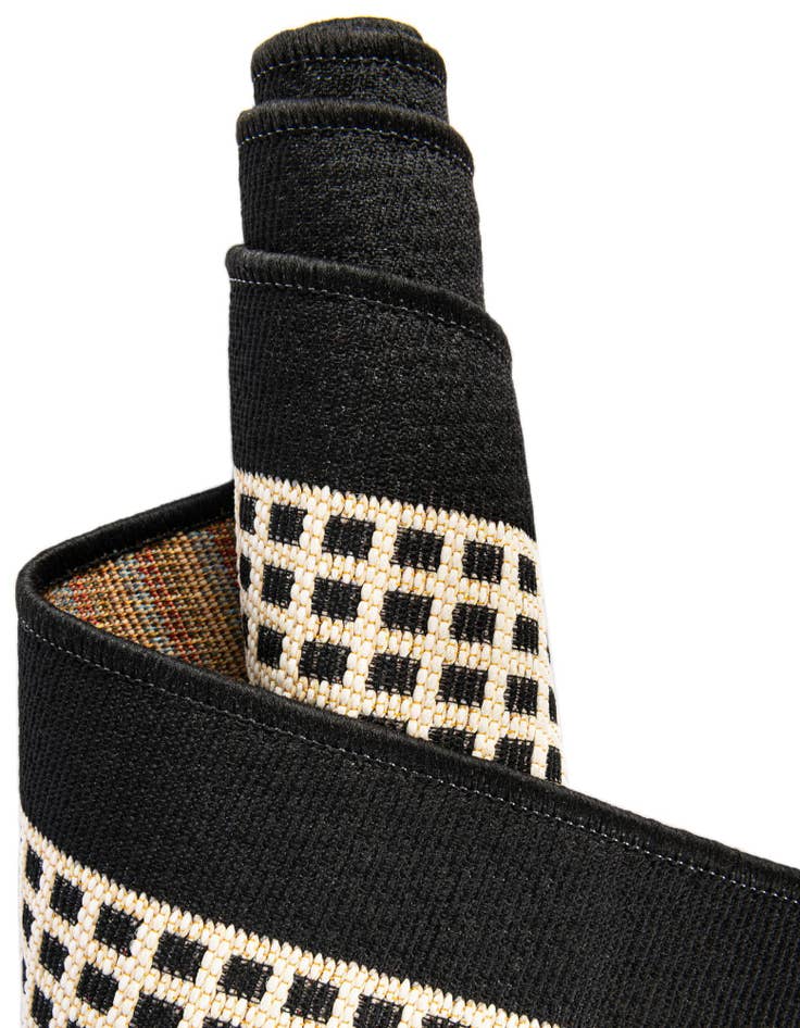 Detail image of  7' 10 x 7' 10  Washable Border Indoor / Outdoor Square Rug