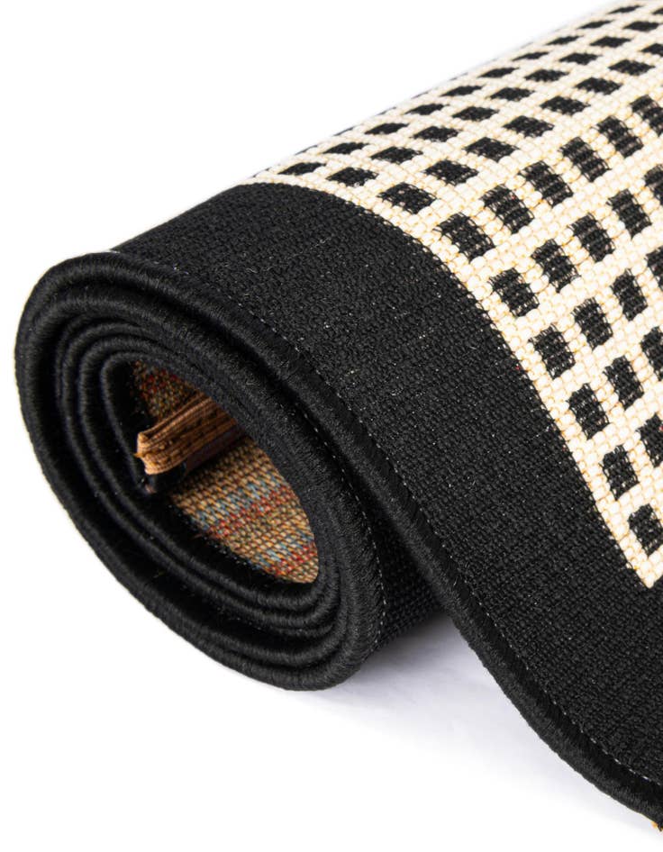 Detail image of  7' 10 x 7' 10  Washable Border Indoor / Outdoor Square Rug