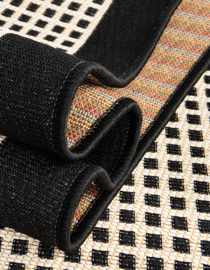 Detail image of  7' 10 x 7' 10  Washable Border Indoor / Outdoor Square Rug