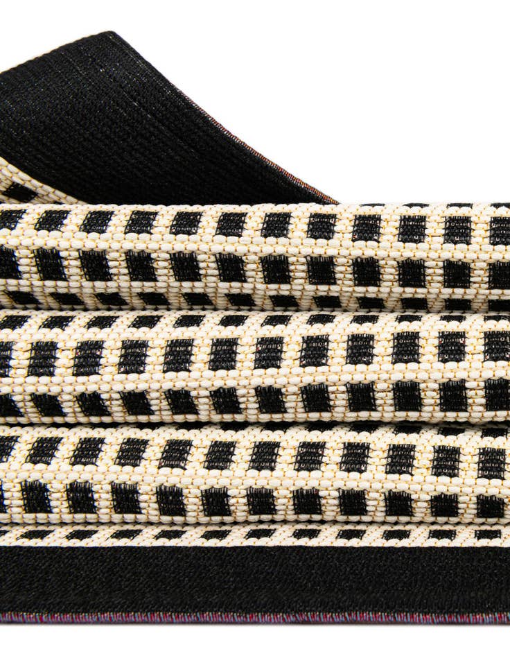 Detail image of  7' 10 x 7' 10  Washable Border Indoor / Outdoor Square Rug