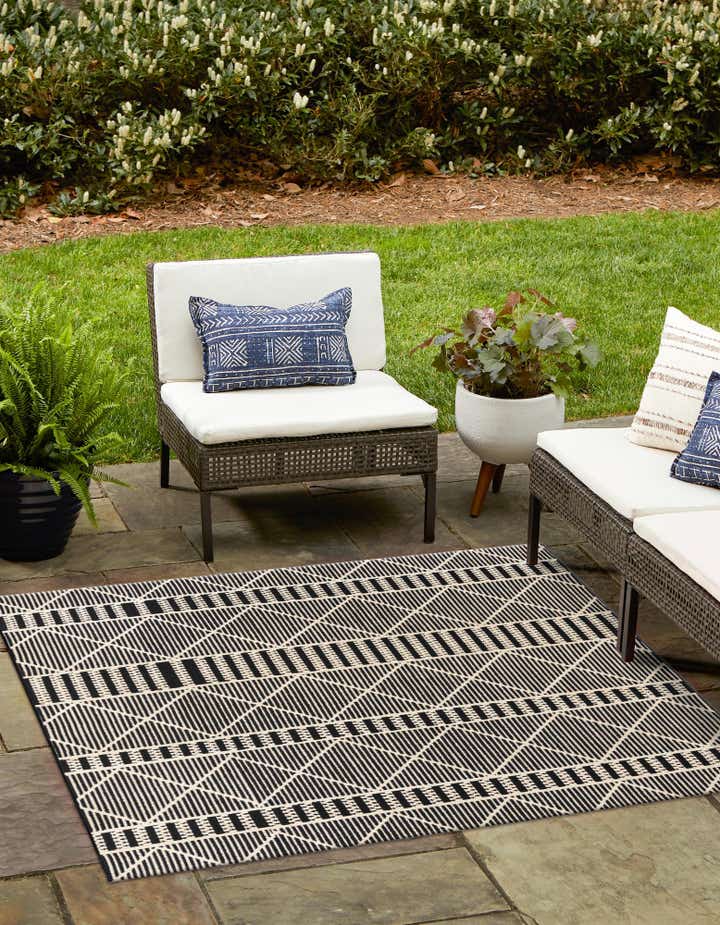 Black 6' x 6' Washable Lattice Indoor / Outdoor Square Rug | Rugs.com