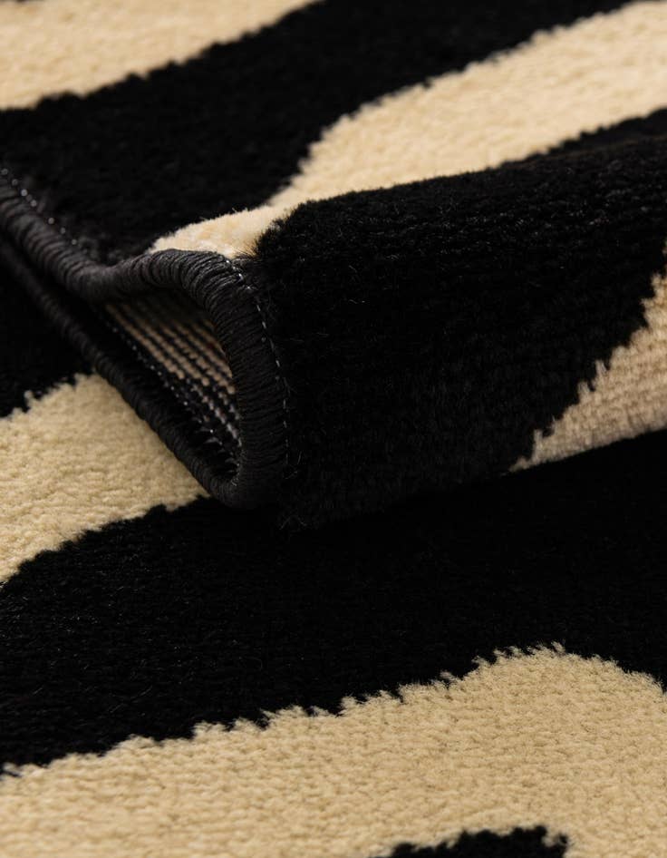 Detail image of  7' 10 x 7' 10 Savannah Square Rug