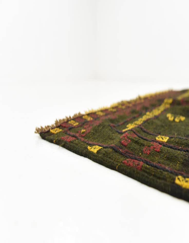 Detail image of  4' 3 x 4' 4  Hand Knotted Sumak Wool Square Rug