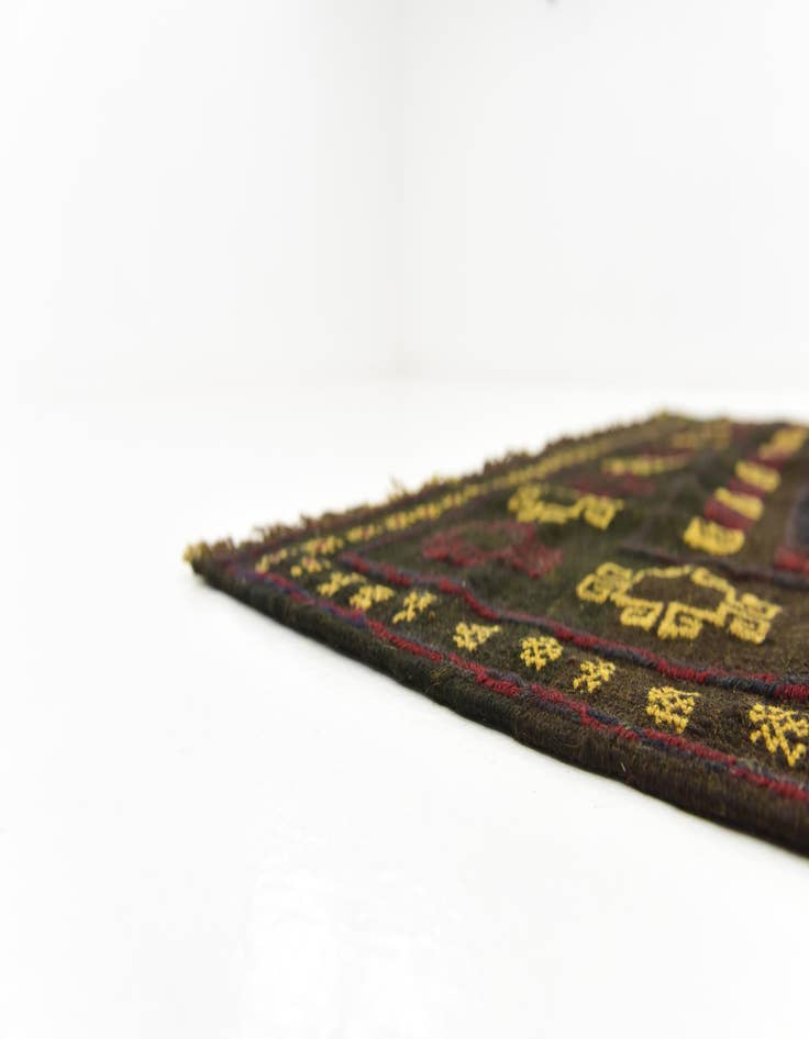 Detail image of  4' 3 x 4' 6  Hand Knotted Sumak Wool Square Rug