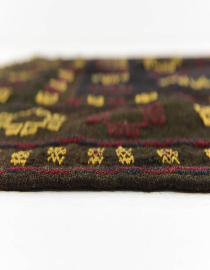 Detail image of  4' 3 x 4' 6  Hand Knotted Sumak Wool Square Rug