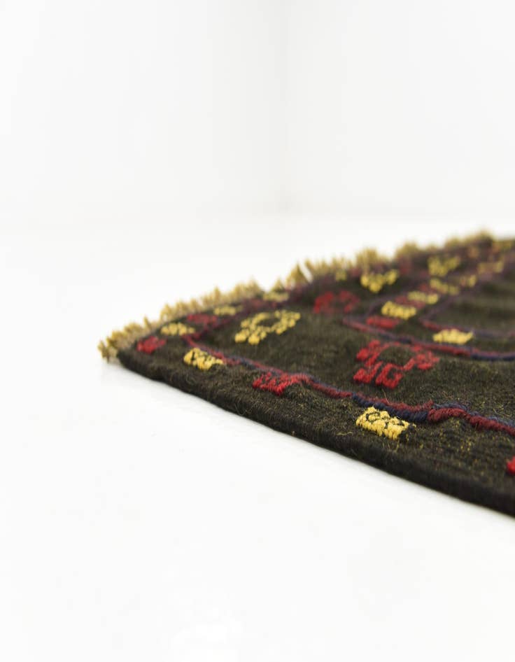 Detail image of  4' 3 x 4' 5  Hand Knotted Sumak Wool Square Rug