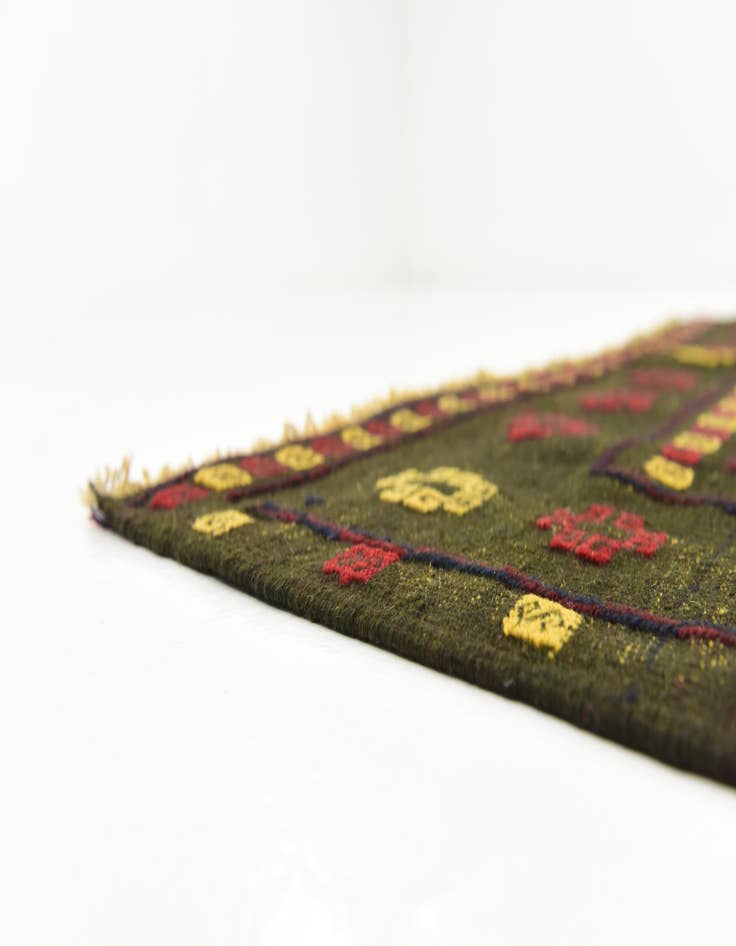 Detail image of  4' 4 x 4' 7  Hand Knotted Sumak Wool Square Rug