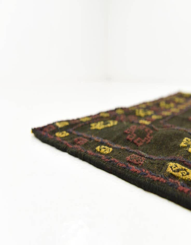 Detail image of  4' x 4' 3  Hand Knotted Sumak Wool Square Rug