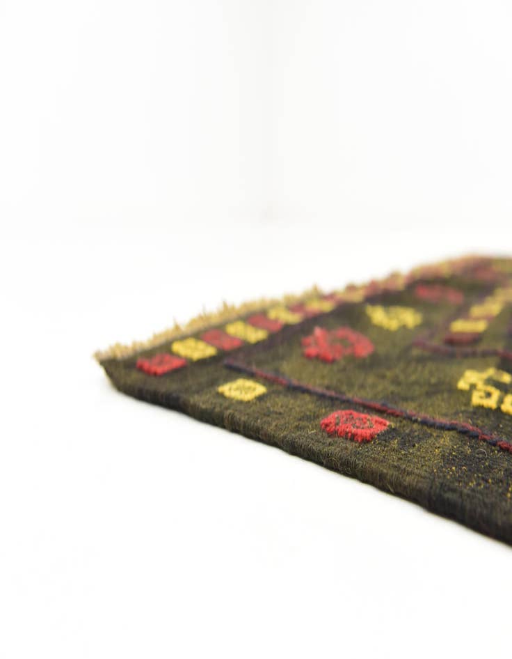 Detail image of  3' 10 x 4' 4  Hand Knotted Sumak Wool Square Rug