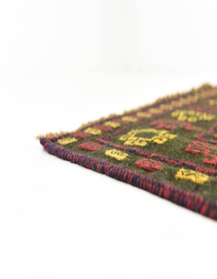 Detail image of  4' x 4' 3  Hand Knotted Sumak Wool Square Rug