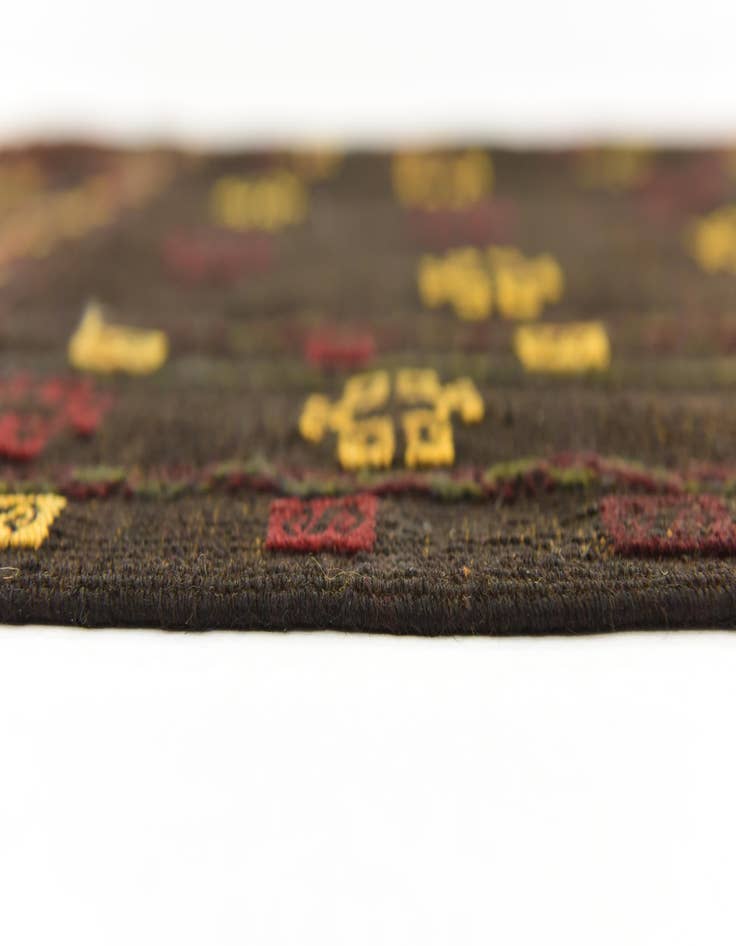 Detail image of  4' 2 x 4' 2  Hand Knotted Sumak Wool Square Rug