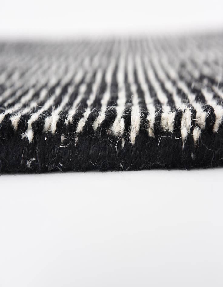 Detail image of  2' x 4'  Hand Woven Jill Zarin English Manor Wool Runner Rug