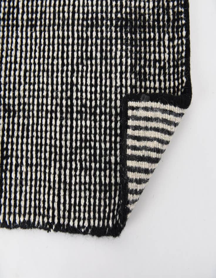 Detail image of  2' x 4'  Hand Woven Jill Zarin English Manor Wool Runner Rug