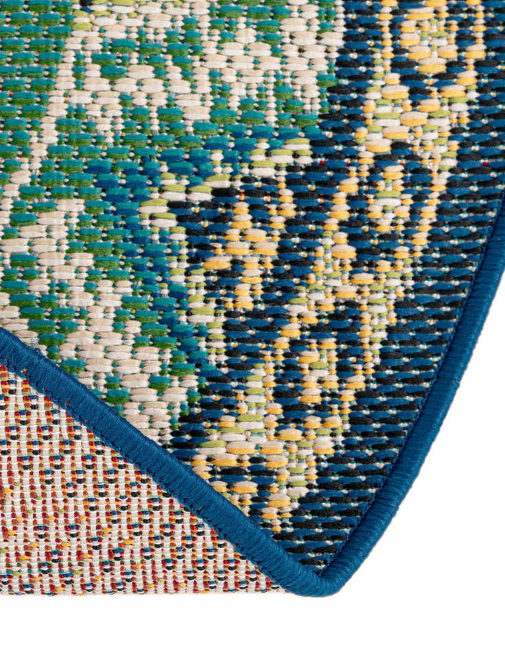 Detail image of  7' 10 x 7' 10  Washable Baja Indoor / Outdoor Round Rug