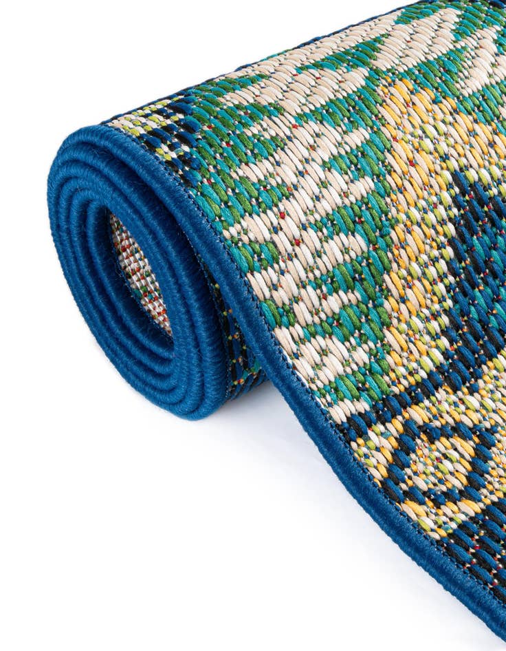 Detail image of  7' 10 x 7' 10  Washable Baja Indoor / Outdoor Round Rug