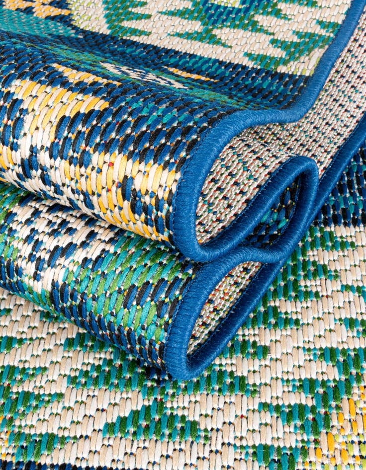 Detail image of  7' 10 x 7' 10  Washable Baja Indoor / Outdoor Round Rug