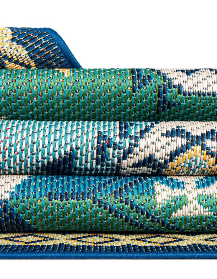 Detail image of  7' 10 x 7' 10  Washable Baja Indoor / Outdoor Round Rug