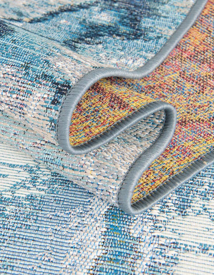 Detail image of  7' 10 x 7' 10  Washable Modern Indoor / Outdoor Round Rug