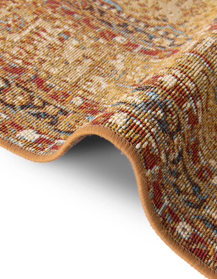 Detail image of  3' 3 x 3' 3  Washable Traditional Indoor / Outdoor Round Rug