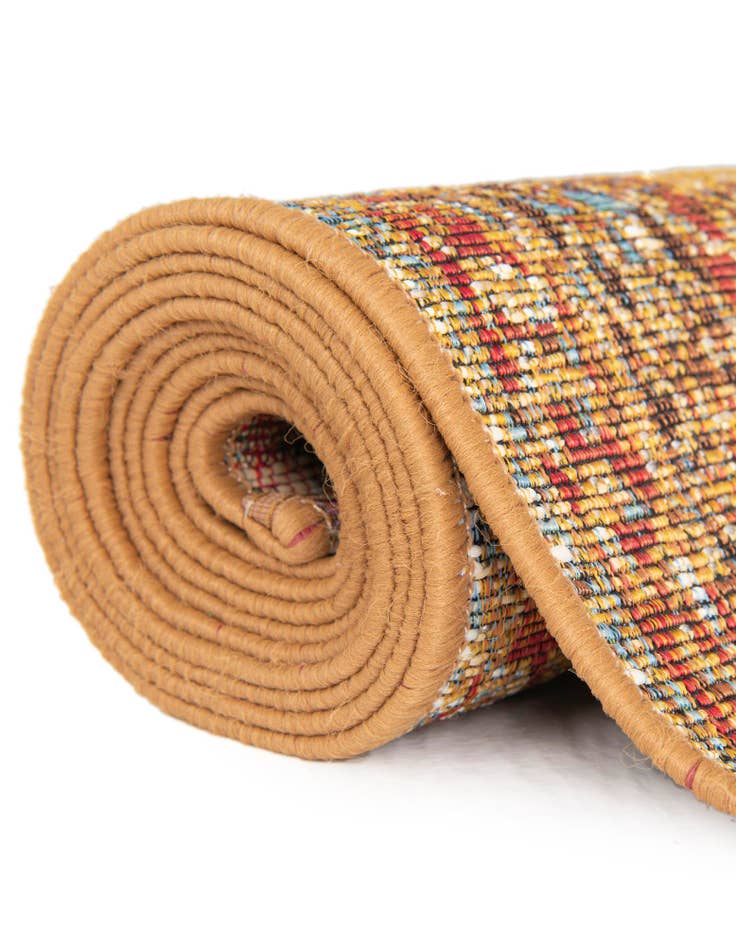 Detail image of  3' 3 x 3' 3  Washable Traditional Indoor / Outdoor Round Rug