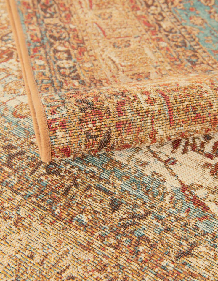 Detail image of  7' 10 x 7' 10  Washable Traditional Indoor / Outdoor Square Rug