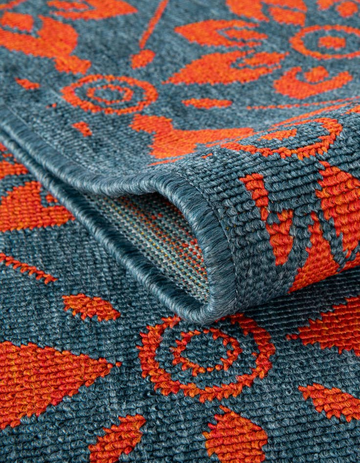 Detail image of  7' 10 x 7' 10  Washable Lattice Indoor / Outdoor Square Rug