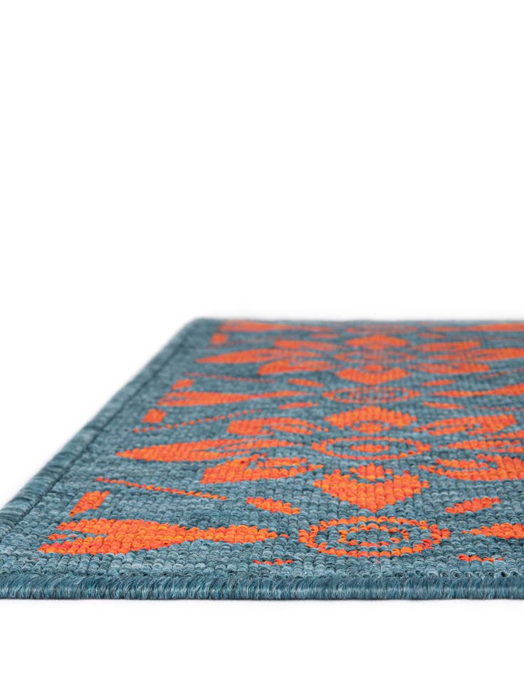 Detail image of  7' 10 x 7' 10  Washable Lattice Indoor / Outdoor Square Rug