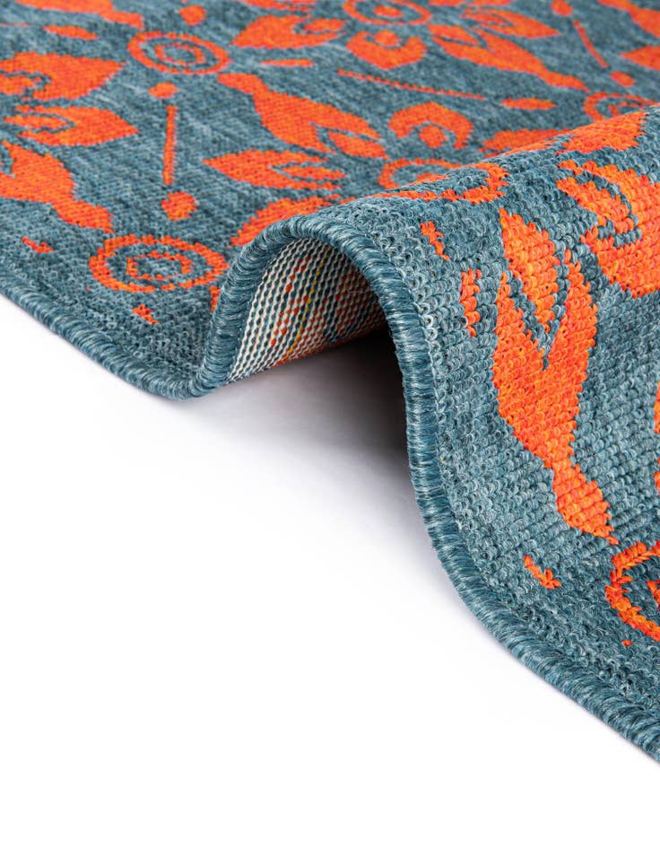 Detail image of  7' 10 x 7' 10  Washable Lattice Indoor / Outdoor Square Rug