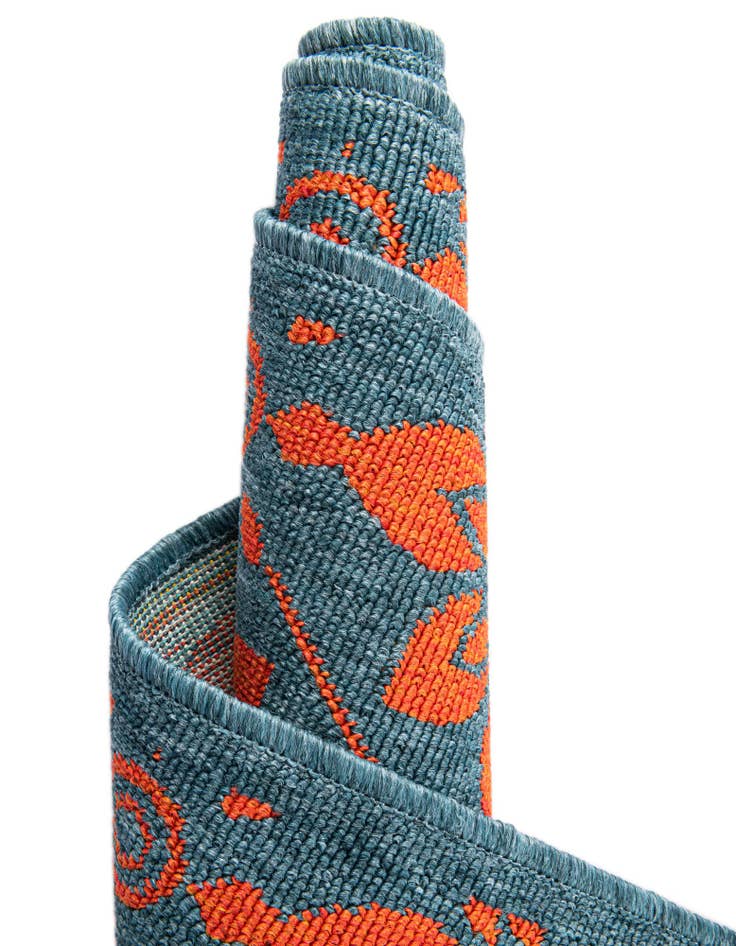 Detail image of  7' 10 x 7' 10  Washable Lattice Indoor / Outdoor Square Rug