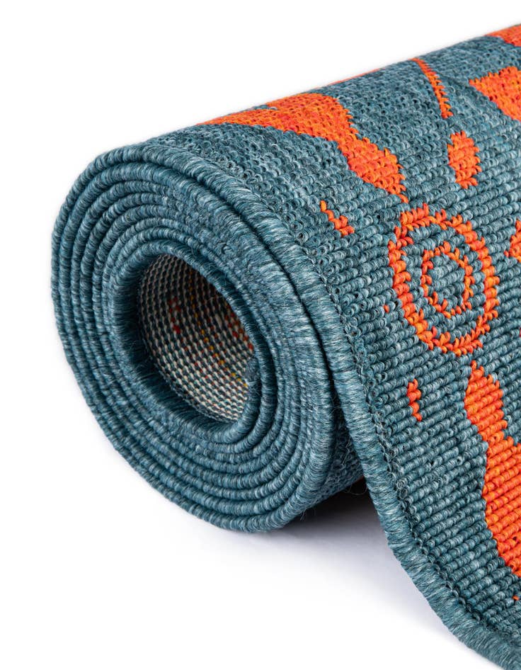 Detail image of  7' 10 x 7' 10  Washable Lattice Indoor / Outdoor Square Rug