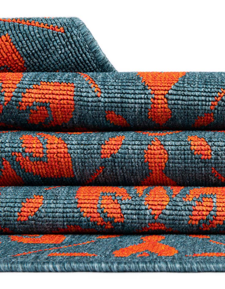 Detail image of  7' 10 x 7' 10  Washable Lattice Indoor / Outdoor Square Rug