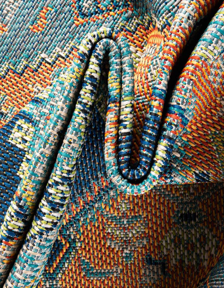 Detail image of  7' 10 x 7' 10  Washable Baja Indoor / Outdoor Round Rug