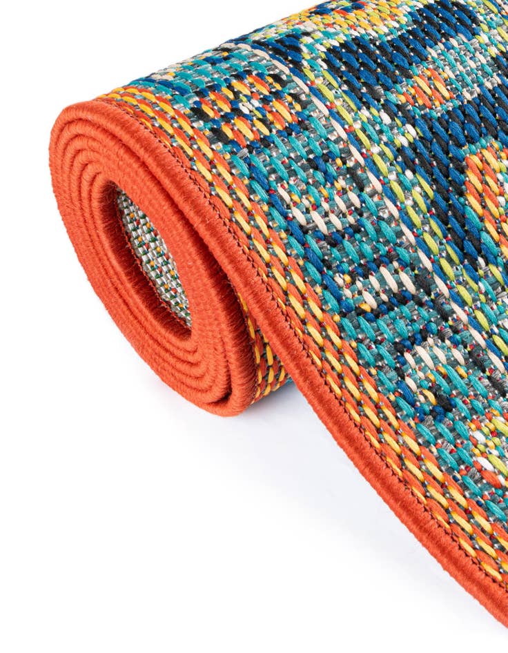 Detail image of  7' 10 x 7' 10  Washable Baja Indoor / Outdoor Round Rug