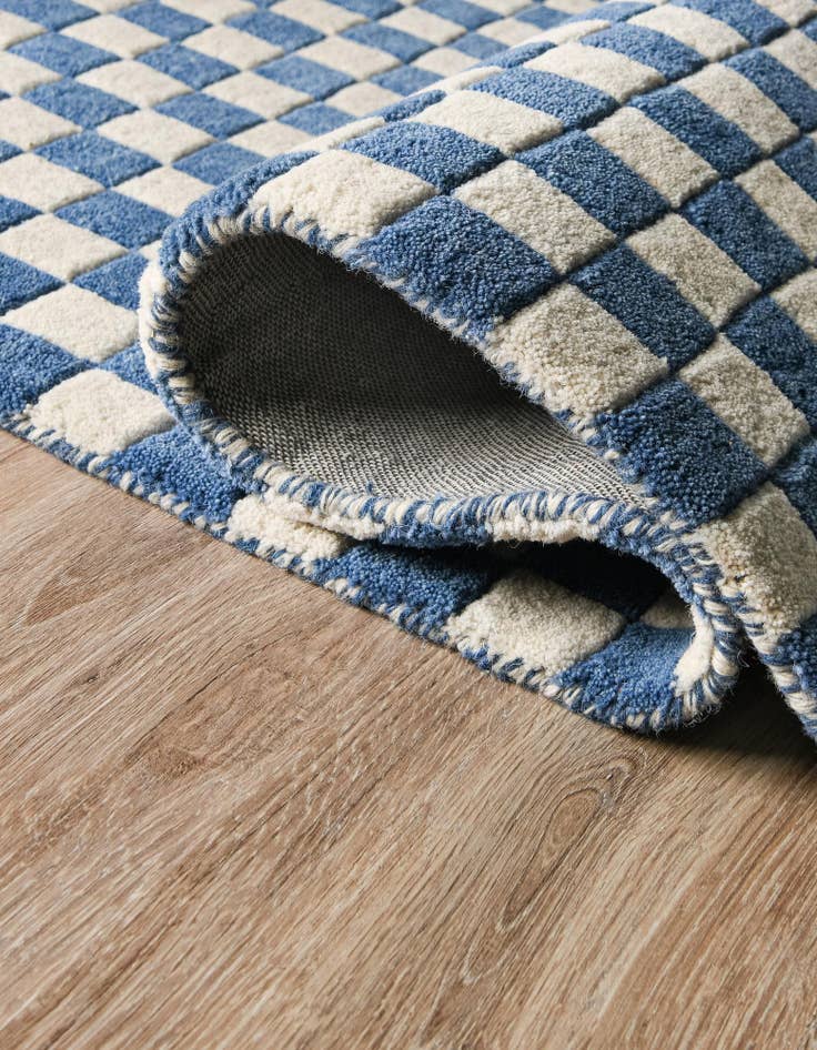 Detail image of  3' 1 x 5' 1 Hand Tufted Wool Rug