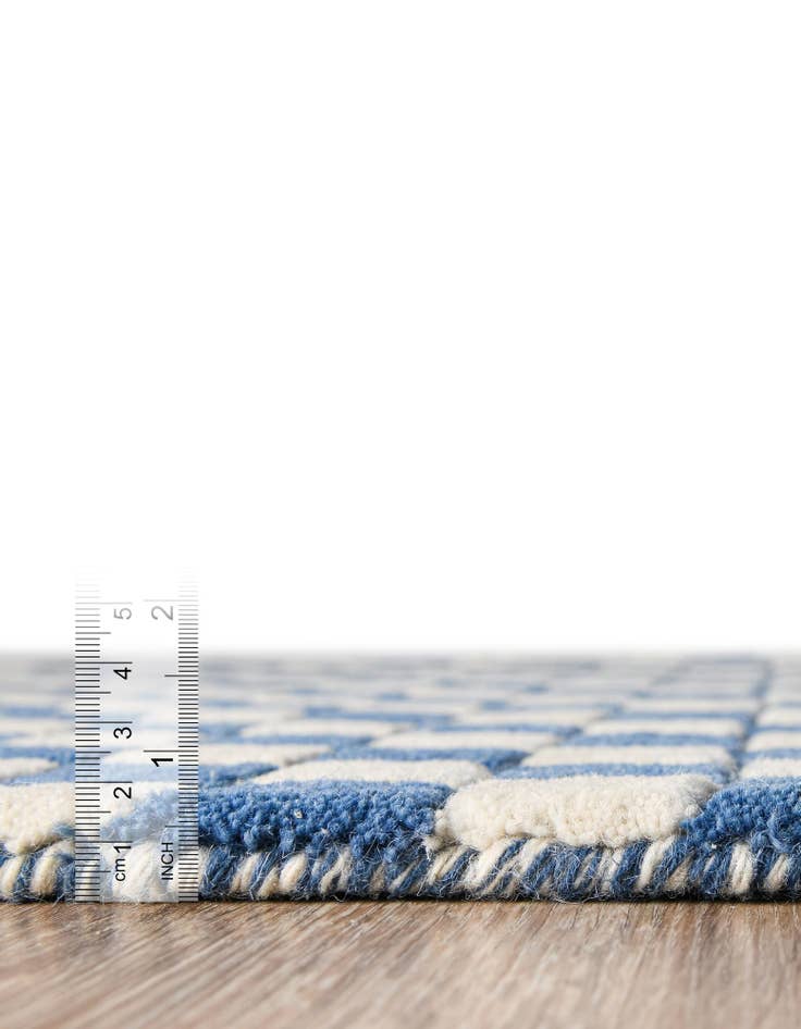 Detail image of  3' 1 x 5' 1 Hand Tufted Wool Rug