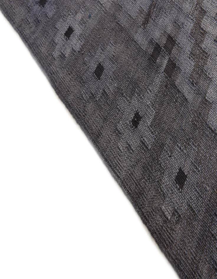 Detail image of  6' 5 x 9' 7  Hand Woven Kilim Fars Rug