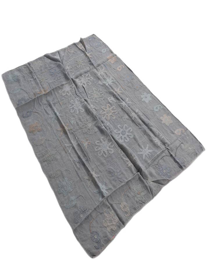 Detail image of  4' 10 x 6' 5  Hand Woven Kilim Suzani Wool Rug