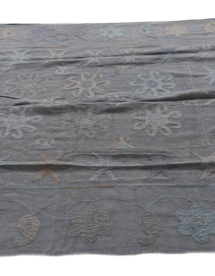 Detail image of  4' 10 x 6' 5  Hand Woven Kilim Suzani Wool Rug