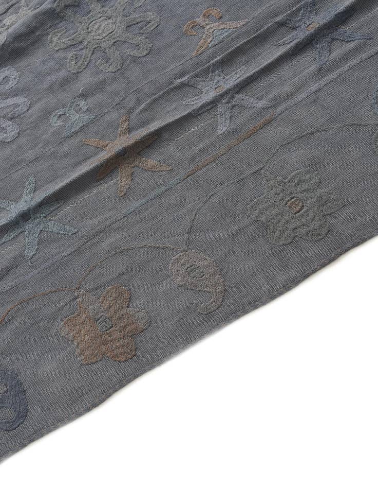 Detail image of  4' 10 x 6' 5  Hand Woven Kilim Suzani Wool Rug