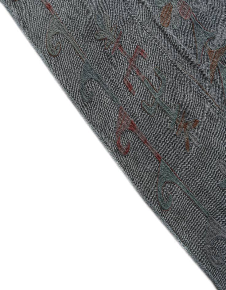 Detail image of  5' 5 x 8'  Hand Woven Kilim Suzani Wool Rug