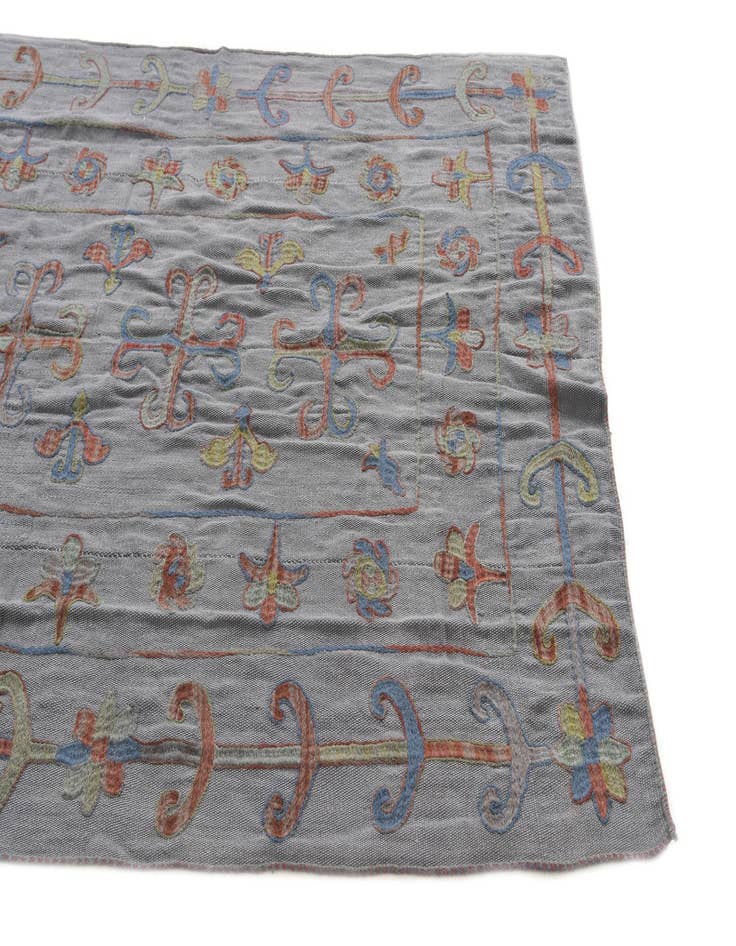 Detail image of  4' 9 x 6' 7  Hand Woven Kilim Suzani Wool Rug