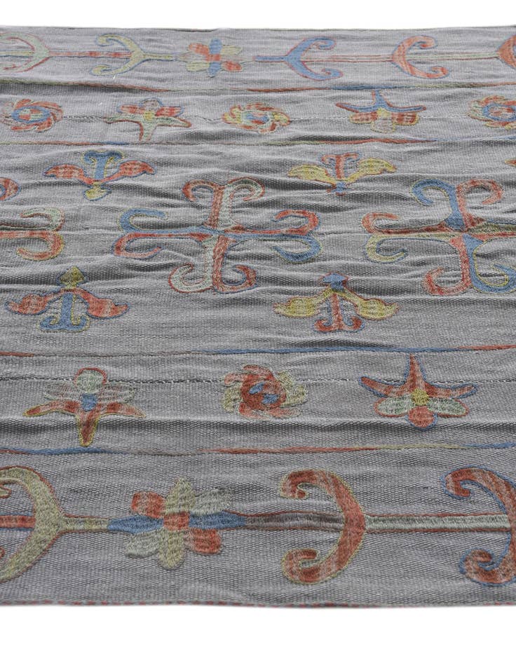 Detail image of  4' 9 x 6' 7  Hand Woven Kilim Suzani Wool Rug