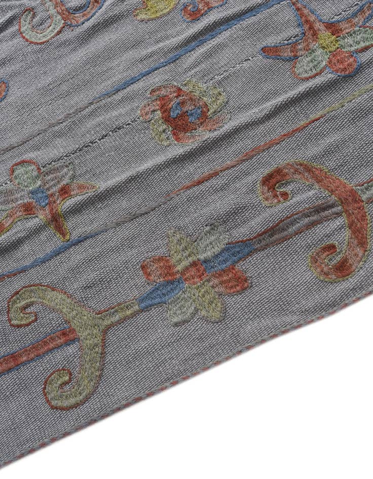 Detail image of  4' 9 x 6' 7  Hand Woven Kilim Suzani Wool Rug