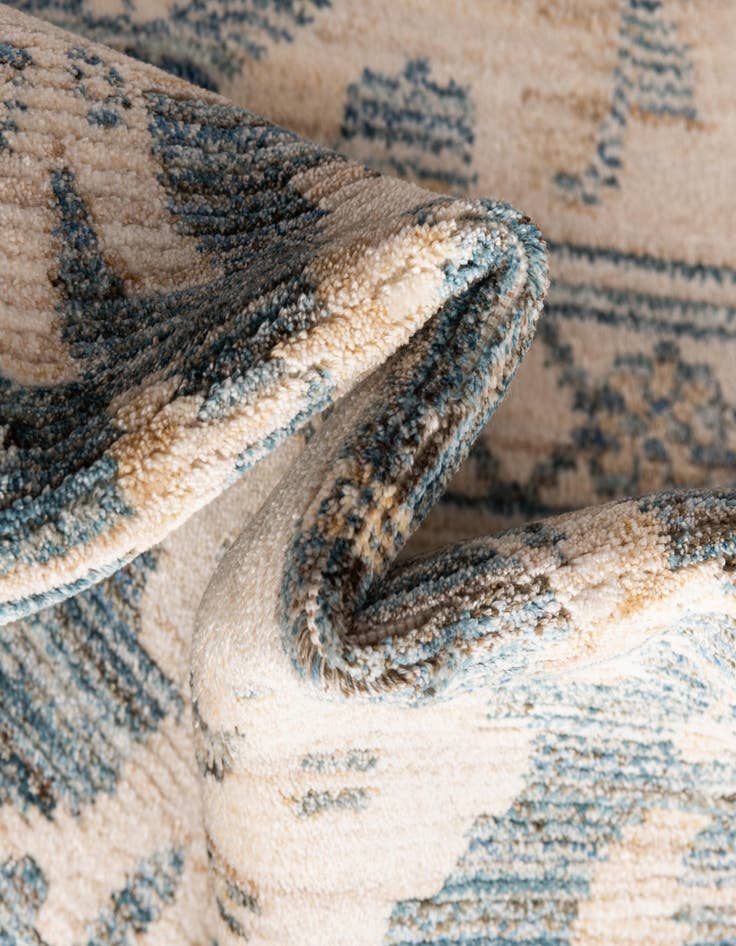 Detail image of  6' 7 x 9' 6 Noble Rug