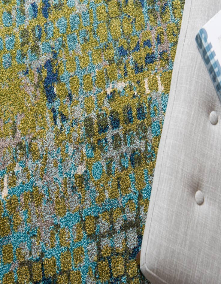 Detail image of  6' x 6'  Washable Theia Round Rug