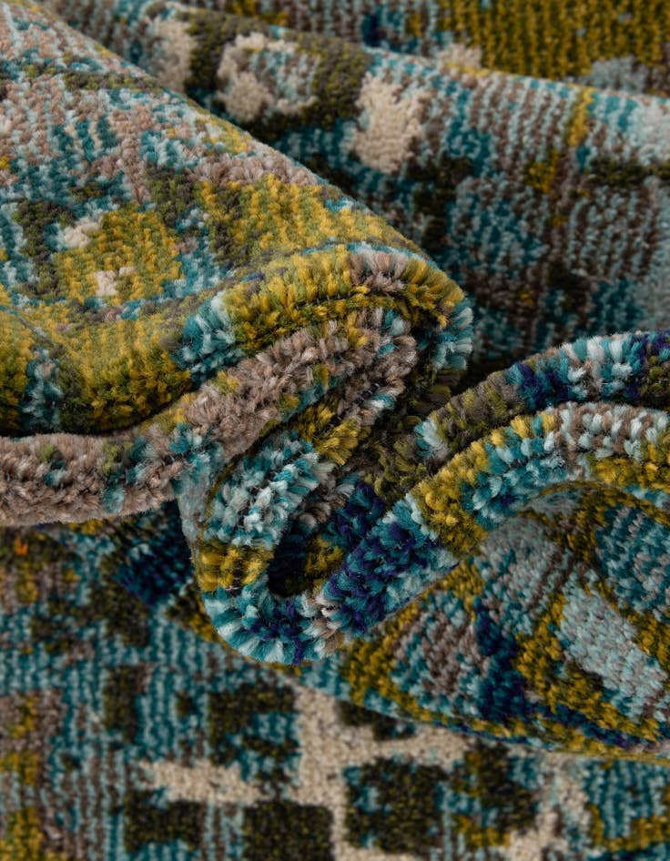 Detail image of  2' 7 x 10'  Washable Theia Runner Rug