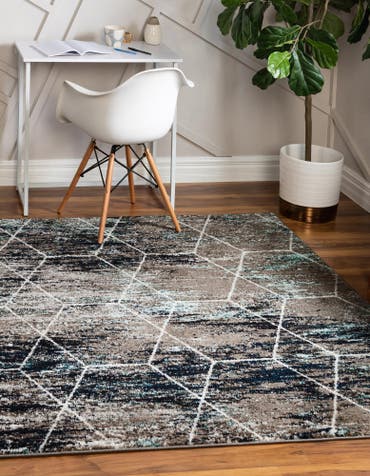  5' 3 x 5' 3 Lattice Frieze Square Rug