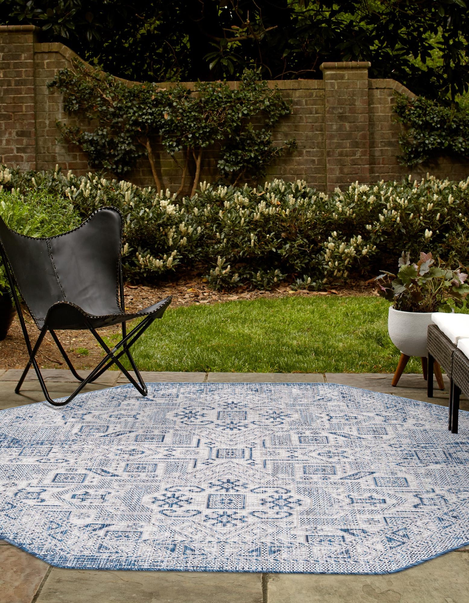 Blue 5' 3 x 5' 3 Estelle Aztec Indoor / Outdoor Octagon Rug | Rugs.com